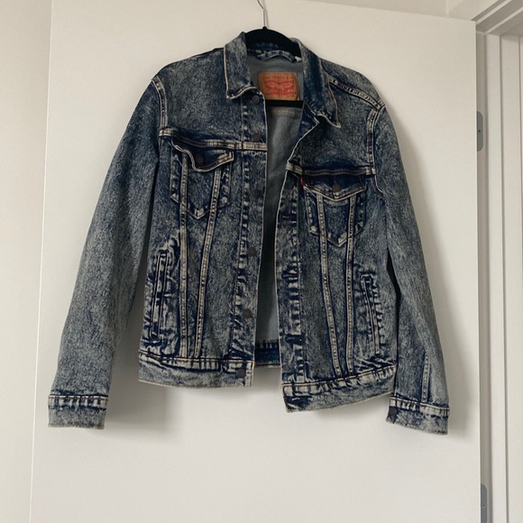 Levi’s mens stone wash Jean jacket size M